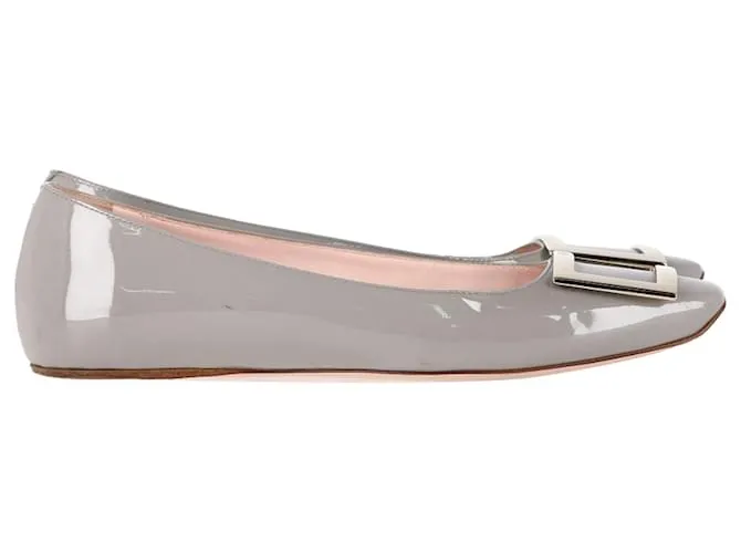 Ballerine in pelle verniciata grigia con fibbia in metallo Trompette di Roger Vivier Grigio