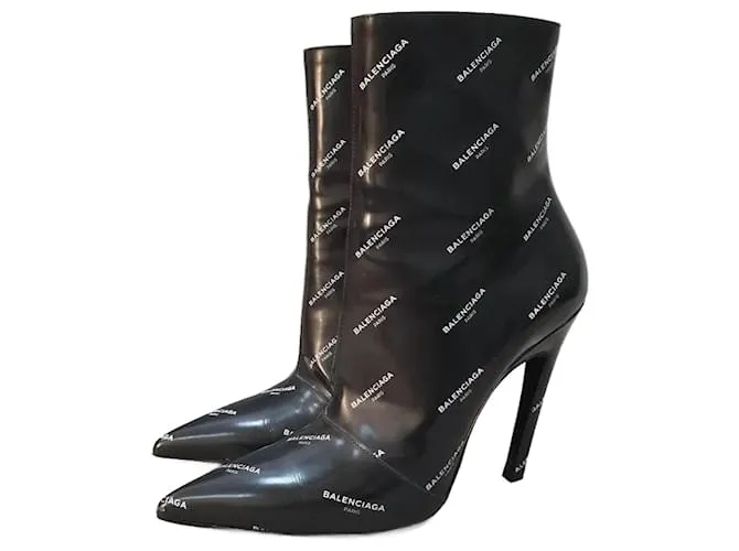 Stivaletti Balenciaga Knife in pelle verniciata nera con stampa logo Taglia 38 Nero