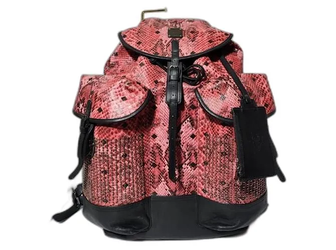 MCM Brandenburg Edizione Limitata Zaino in Pelle Esotica con Borchie Pesca/Nero
