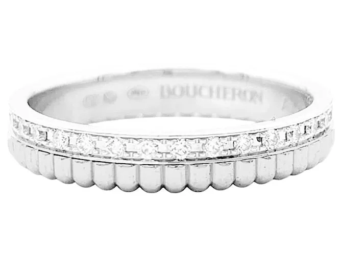Anello Boucheron 'Quatre Radiant Edition' in oro bianco e diamanti.