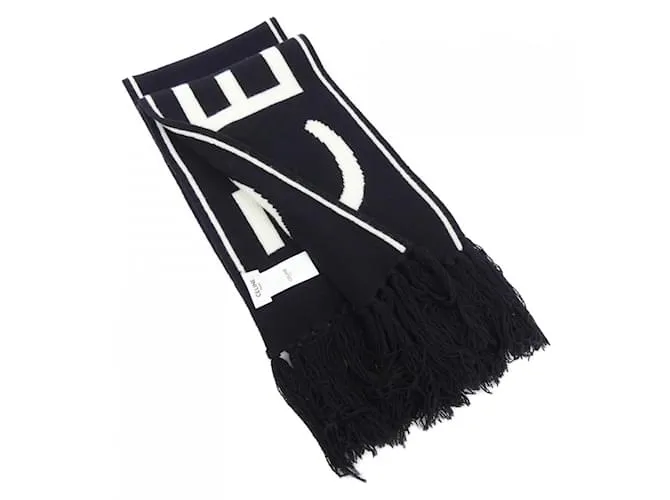 Céline Stola in cashmere nero Celine